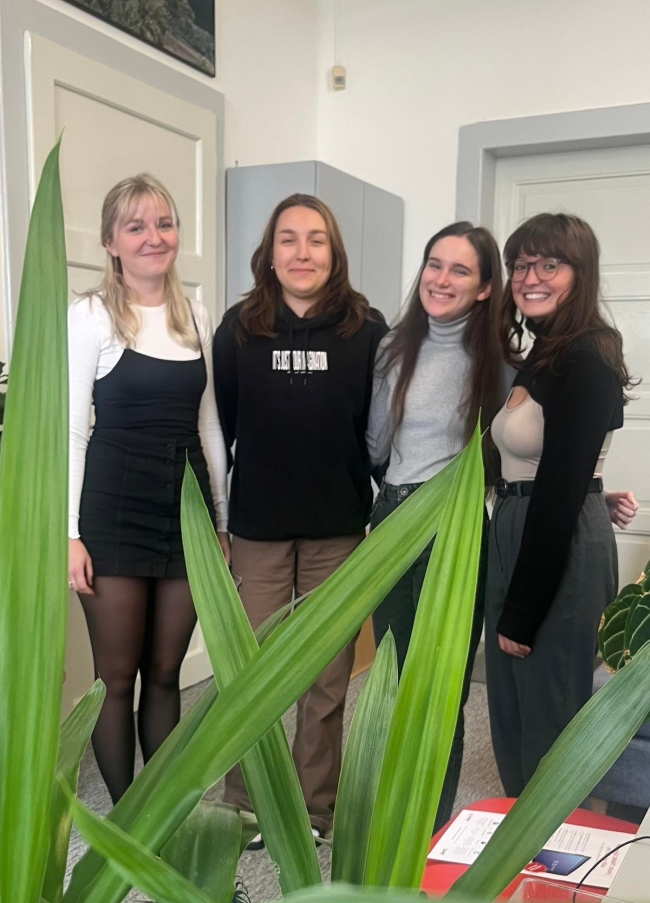 QU projekt foto holky